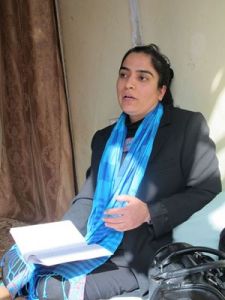 Malali Joya nella sua casa-nascondiglio di Kabul (ph Romina Gobbo)