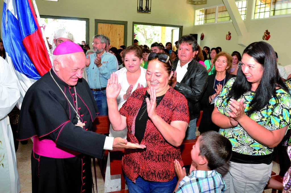 Mons. Ezzati tra la sua gente