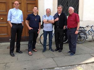 Da sinistra: don Leopoldo Rossi, don Maurizio Bolzon, don Gianantonio Allegri, don Giampaolo Marta e don Arrigo Grendele, direttore dell'Ufficio missionario della diocesi di Vicenza (ph R. Gobbo)