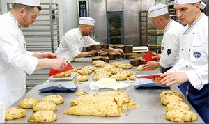 Un'altra delle attività dell'Officina Giotto per i detenuti di Padova: la pasticceria, che diffonde i suoi prodotti in 200 punti vendita