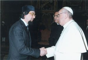 L'imam Yahya Sergio Pallavicini, vicepresidente Coreis, con papa Francesco