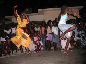 Donne a una festa sabar (ph Internet - Olympus digital camera)