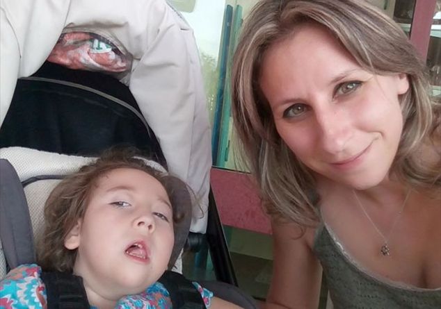 Il dono della piccola Nicole, i doni alla piccola&nbsp;Nicole