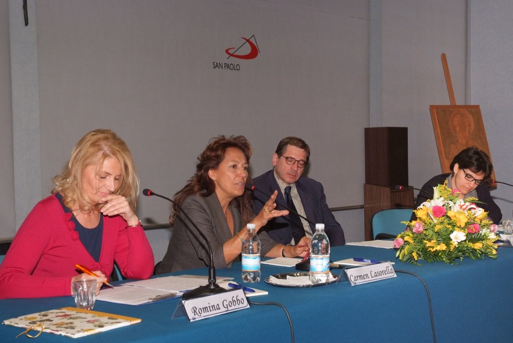 Il giornalismo si fa con le scarpe… meglio se hanno i&nbsp;tacchi