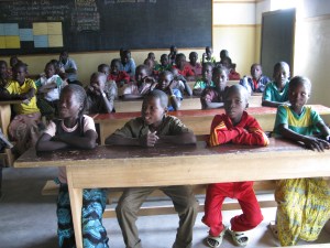 Camerun, Loulou, i bambini a scuola (foto di Romina Gobbo)