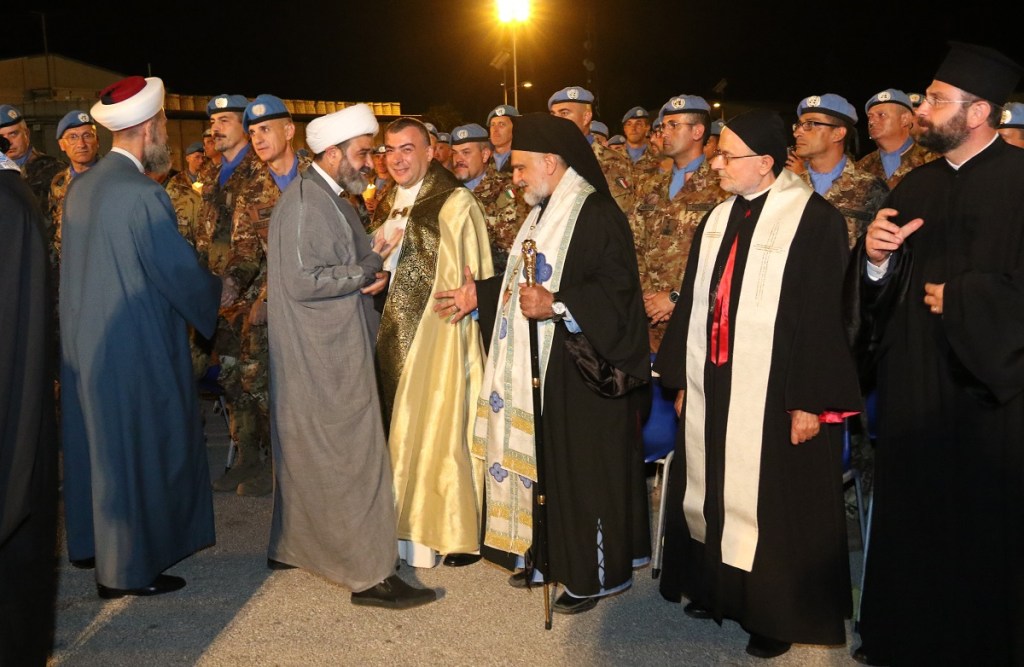 Davanti alla Madonna, insieme musulmani e&nbsp;cristiani