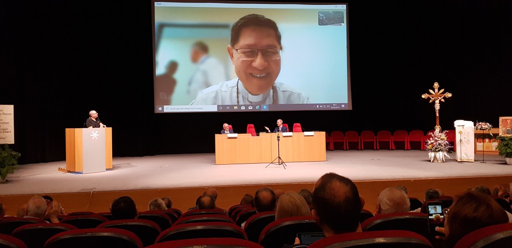 Tagle: «Una Chiesa rinnovata è come una grande tavola capace di accogliere tutti» – Tagle: «A renewed Church is like a large table capable of welcoming&nbsp;everyone»