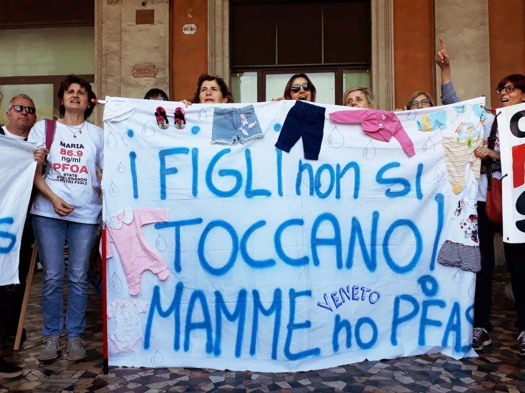 «Basta veleni per i nostri figli». il grido delle mamme No&nbsp;Pfas