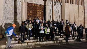 La maratona dei pellegrini, al traguardo col&nbsp;rosario